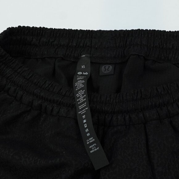 lululemon Lab Jacquard Relaxed Tapered Pant 27" - Leopardo Jacquard Black - XS - Picture 6 of 8
